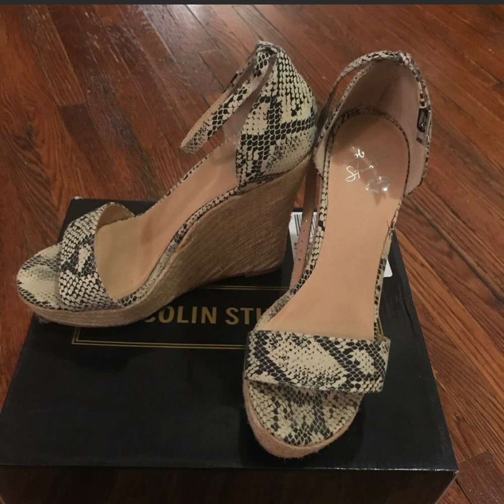 Colin Stuart Espadrille snake wedge size 6.5